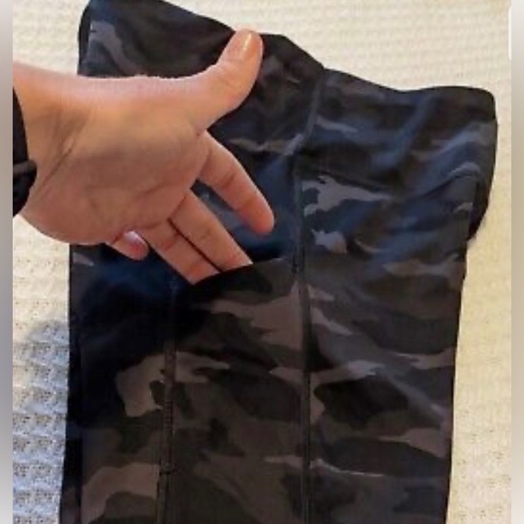 Athleta Ultimate Stash Pocket Camo 7/8 Tight Olive Size 1X and 2X NWT - Picture 3 of 11